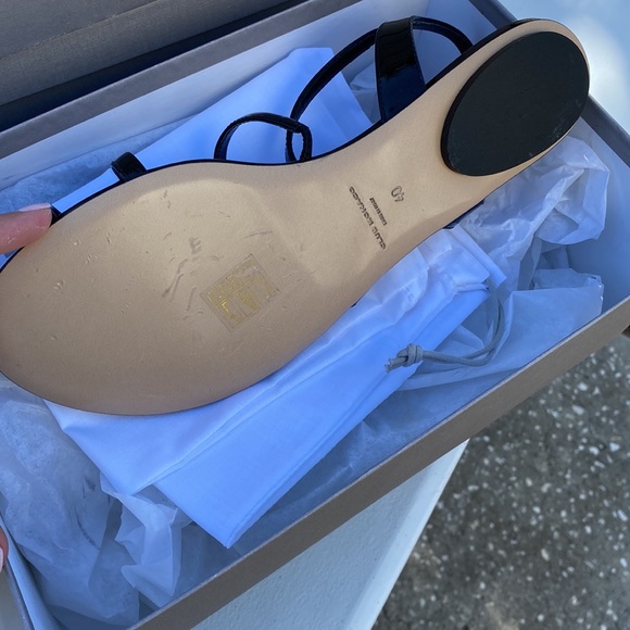 Black flat sandals! - Picture 3 of 4